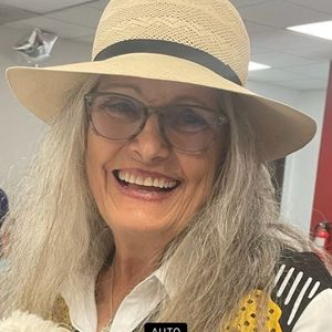 Meet your Posher, Julie